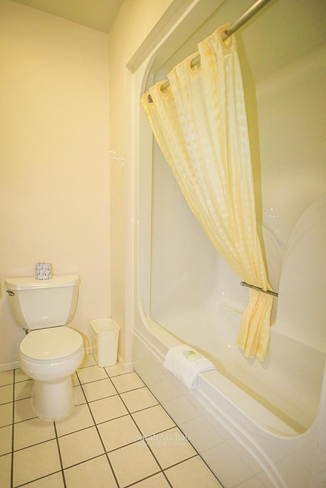 Mountain Host Motor Inn Iron Mountain Chambre photo